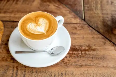 Czy kawa bezkofeinowa jest zdrowsza? Jak smakuje? - Rozwiewamy wątpliwości