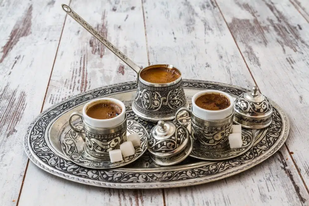 Kawa po turecku – jak parzyć ją we właściwy sposób?