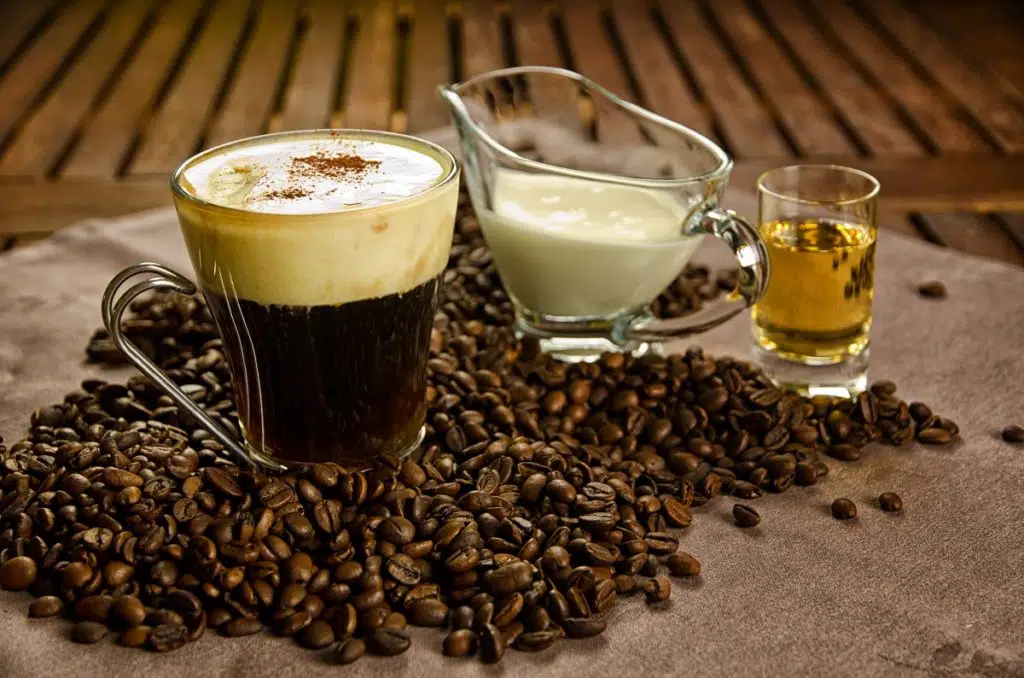 kawa po irlandzku przepis na pyszna irish coffee Kawa po irlandzku – przepis na pyszną Irish Coffee