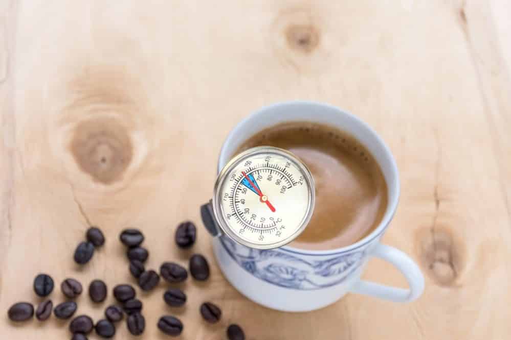 Temperatura parzenia kawy – jaką wodą zalewać kawę?
