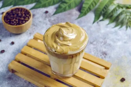 Dalgona coffee, czyli kawa po koreańsku – jak ją przygotować?