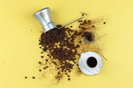 Jak dobrze przechowywać kawę? Sprawdzone fakty i mity