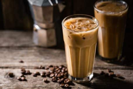 Kawa mrożona - przepis na orzeźwiający domowy napój