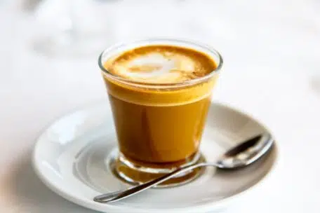 Co to jest kawa cortado i czym różni się od macchiato?