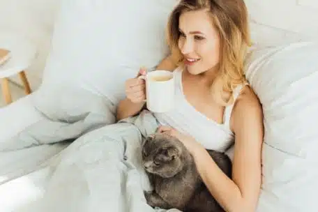 Kocia kawiarnia - czy kawa smakuje lepiej w towarzystwie kota?