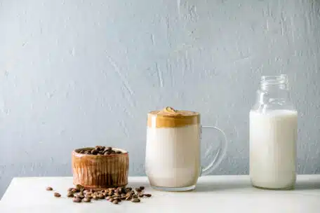 Jak zrobić idealne latte w domu - poradnik krok po kroku