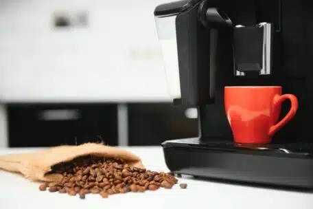 Jak wybrać najlepszą kawę ziarnistą do ekspresu - praktyczny przewodnik