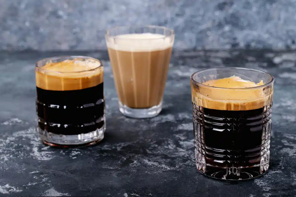 Porównanie popularnych napojów kawowych na bazie espresso