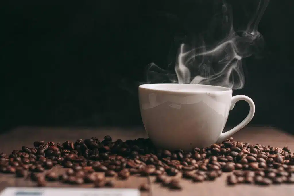 Kawa z palarni a kawa z marketu – czym się różnią?